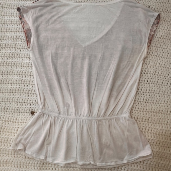 Bohemian style, Short cap sleeves, V neck, tie waist. Sophisticated casual piece - Picture 2 of 6